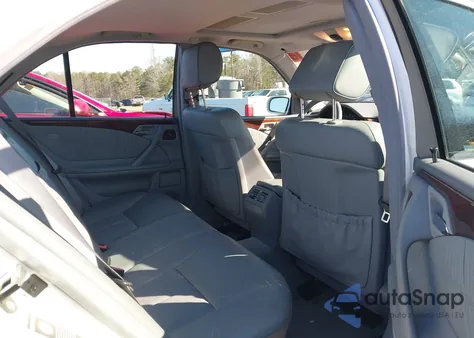 2000 Mercedes-Benz E 320 from USA, damaged, VIN WDBJF65J4YB130899